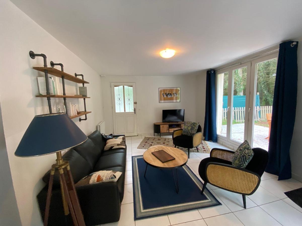 Maison Dans Parc Prive, Sports Et Loisirs Proche Golf Du Coudray Montceaux Affittacamere *